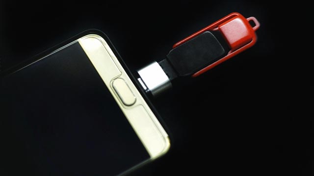 smartphone-usb-drive